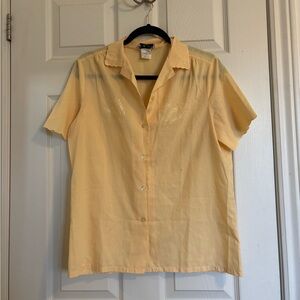 Vintage Exquisite blouse with floral details